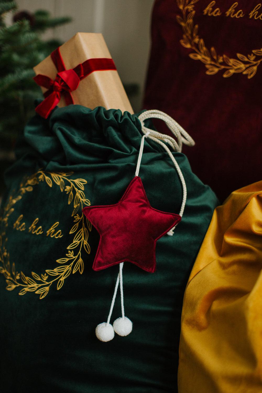 Wine little star pendant on Christmas Sack in green by Bettys Home with embroidered ho ho ho